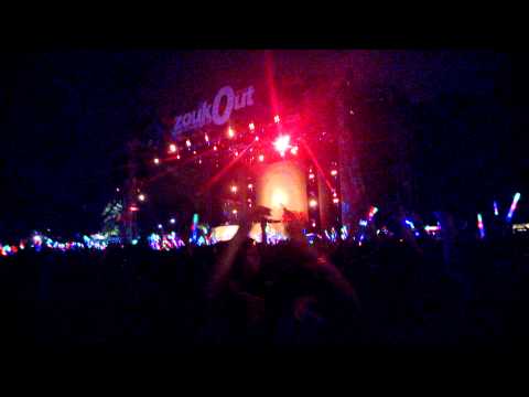 ZoukOut 2013 Dash Berlin - (Porter Robinson - Language vs Chris Madin - Silence In Your Heart)