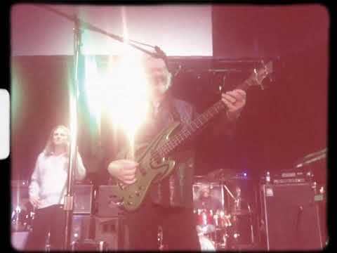 Yes Miscellany: 10/20/12 - Bass Player Live (ft.Chris Squire & Jon Davison)- Owner of a Lonely Heart