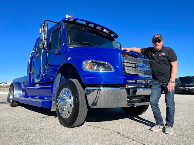 Preview image of 2023 Freightliner Laredo M2 106 (11N231922) youtube video