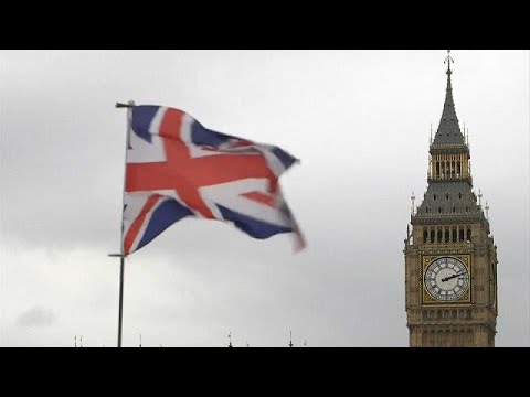 Il parlamento di Londra critica la May: "Chiude un occhio sui capitali russi"