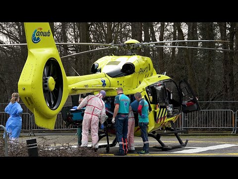 IC-Helikopter Lifeliner 5/02-192 [PH-HOW] brengt coronapatiënt over van Alkmaar naar Maastricht