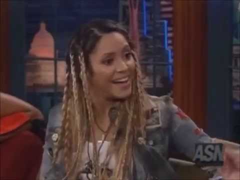 Shakira speaking 5 Languages