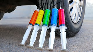 Aplastando Cosas Crujientes con el Coche | Experimento: Rueda de Coche VS Jeringas