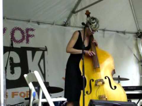 Bela Karoli Concert Movie - Julie Davis @ Fillmore Plaza - June 6, 2009