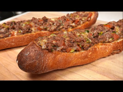 Hackfleisch mit Stangenbrot und Havarti-Käse