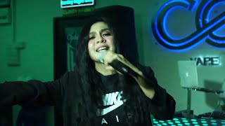 Download lagu SATURDAY NIGHT SHOW | ZIZI KIRANA - EMPAT DARA mp3 Download lagu SATURDAY NIGHT SHOW | ZIZI KIRANA - EMPAT DARA mp3