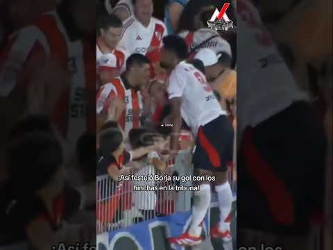 This is how Miguel Borja celebrated his goal against Lanús with the fans in the stands! ⚽️🇨🇴💯