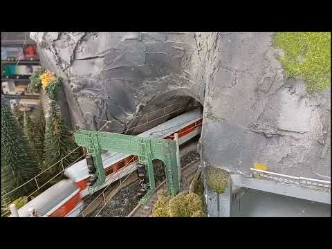 Märklin H0 Modelleisenbahn Anlagenfahrt mit Gewitter und  Verkehrsunfall