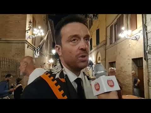 Il capitano della contrada della Lupa Giulio Bruni