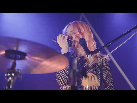 IKAN HYU - WALKIE TALKIE (live at Kiff)