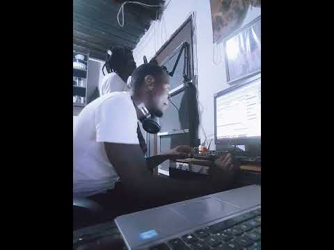 Joc Shakur gravando um hit no F boss records studio