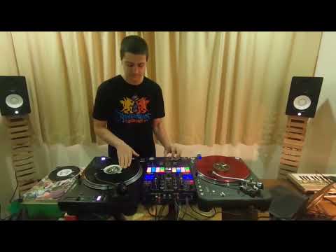 DELightfull | The Nairobi Sisters beatjuggling routine + the Skalpel - '1958' routine