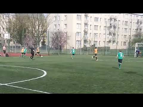 Tristan zdejmuje "pajęczynę"