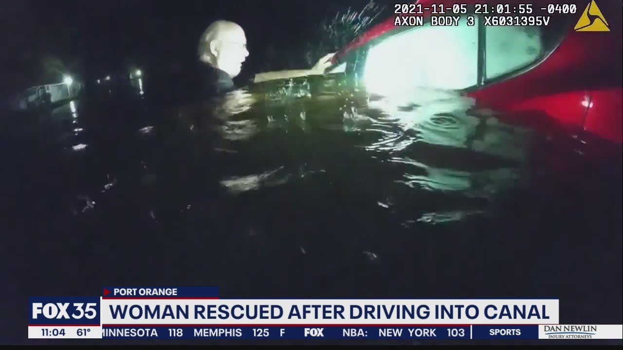 Officers pull pizza driver from sinking car