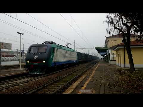 IL SALUTO DELLA E.412 CON MERCI IN TRANSITO A PIADENA (CR) 25 - 11 - 2017