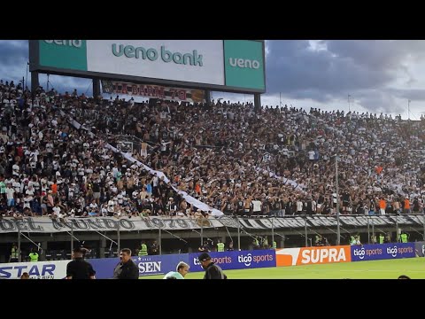 "En mi cuna una bandera que mi viejo me regaló" Barra: La Barra 79 &bull; Club: Olimpia &bull; País: Paraguay