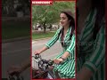 Foreign Road ல Cycle ஓட்டிய Trisha Speed சும்மா அள்ளுதே