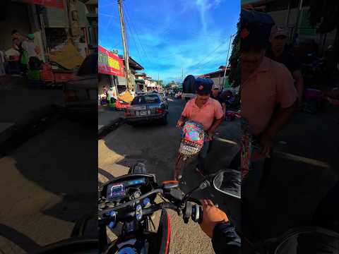 CASI CHOCAMOS! 😱 Manejen con cuidado en el Mercado de Jinotepe 🏍️💨