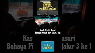 Download lagu Kasih Telolet Basuri, Bahaya pindah jalur 3 ke 1 #busmania #shortvideo #damri mp3