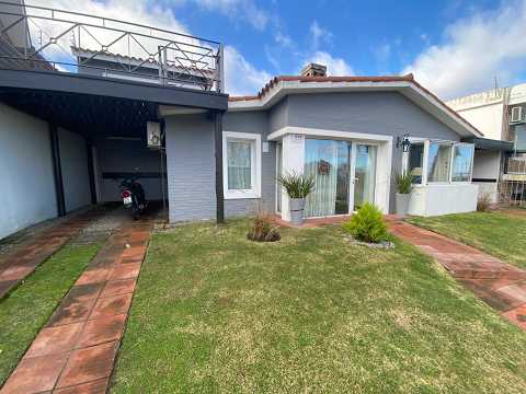 Video de YouTube - Casa en Venta de 4 dormitorios con Piscina, Jardín y Garage en Punta Gorda, Montevideo