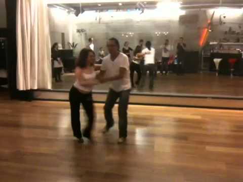 2011-01-06 Mittelstufe Wilmer_Elena Salsafigur La Casita del Baile Salsa Basel.mov