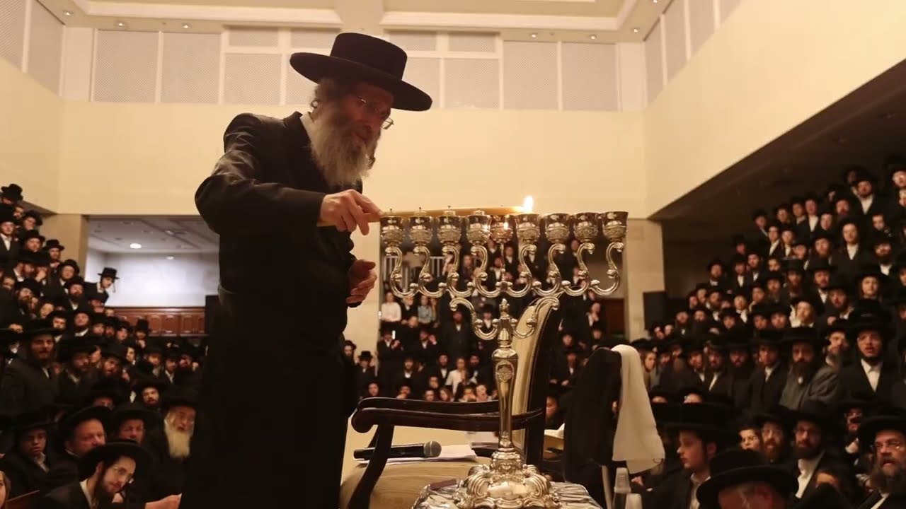 הרב אלימלך בידרמן בהדלקת נרות חנוכה תשפ"ו בבית שמש | Rav Elimelech Biderman Menorah Lighting - 2025