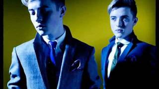 Jedward - Wow oh Wow (Chipmunks Version )