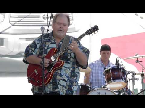 Neighbor Neighbor - Buddy Whittington & Mouse Mayes at the 2016 Dallas International Guitar Show