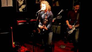 Les Trois Tetons "Sweet Dancer" LIVE @ Raindogs