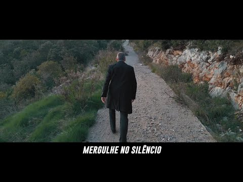 Mergulhe no silêncio. Seja “ninguém”. Invisível, fora do radar. Livre.