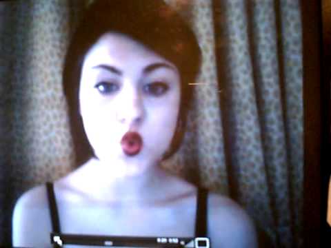 FRANCES BEAN COBAIN  lip syncing  KURT COBAIN AND COURTNEY LOVE'S DAUGHTER