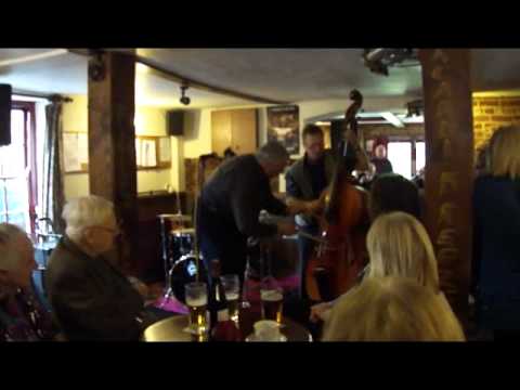 Burt Butler's Jazz Pilgrims - Big Noise From Whitstable - Two Brewers Whitstable Kent UK .wmv