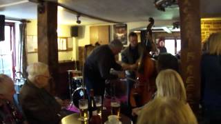 Burt Butler's Jazz Pilgrims - Big Noise From Whitstable - Two Brewers Whitstable Kent UK .wmv