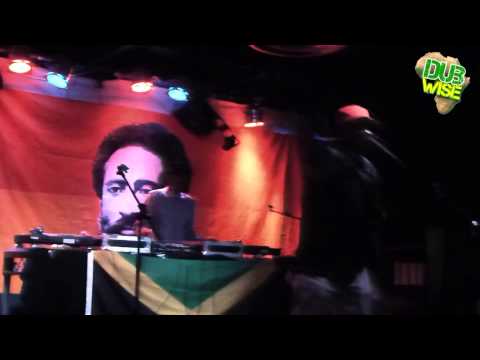 DUBWISE CARNIVAL FEST 2012 - YOUNG WARRIOR FT. 🎤TENNA STAR "Do You Know Me"