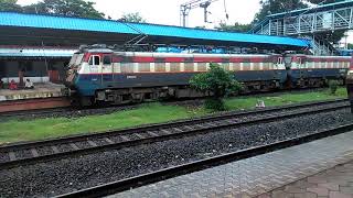 preview picture of video 'Sangamitra express in Betul station'