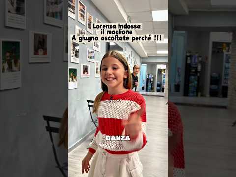 Lorenza indossa il maglione a giugno