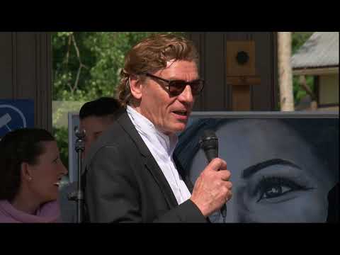 Taidekeskus Salmelan kesä 2018: Suomen urheilusankarit muotokuvien paljastus