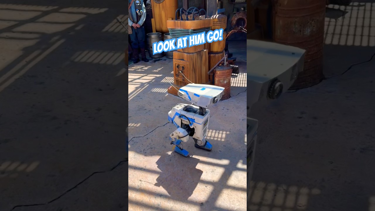 BD-1 droid in Galaxy’s Edge #disneyland #galaxy sedge #bd1 #droids #starwars