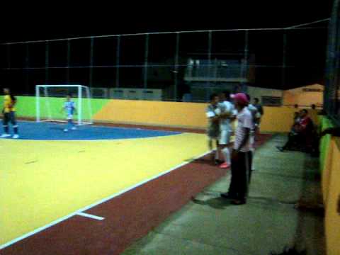 Charles faz gol e provoca jogadores do Juventude