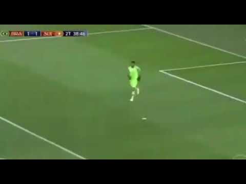 Neymar wird nach Schwalbe brutal zusammengetreten