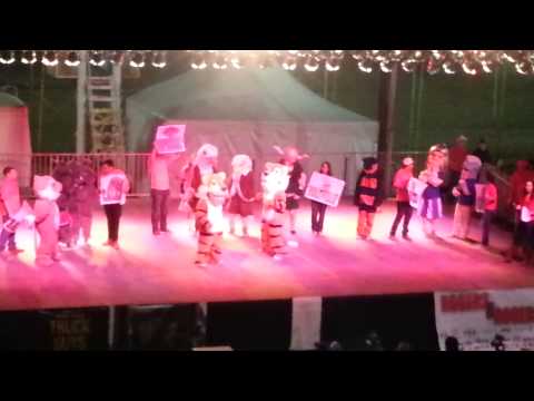 Brawley Cheerleaders & Mascot Dance Off