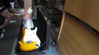Video thumbnail for Déballage MAYBACH Stradovari S54 by Music Store 63