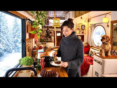 ❄️WARM CHRISTMAS CAMPING WITH A TRUCK CARAVAN IN HEAVY SNOW