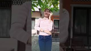 Download lagu CEWEK SMP SANGE VIRAL mp3 Download lagu CEWEK SMP SANGE VIRAL mp3