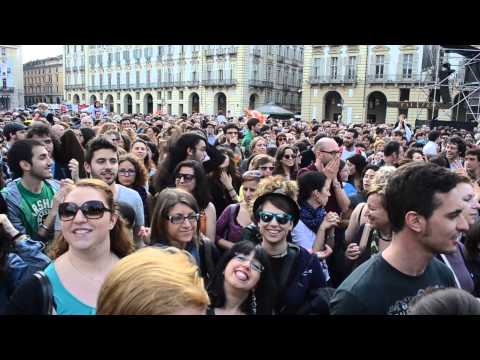 TORINO PRIMO MAGGIO 2013 FLASH MOB LET'S SWING
