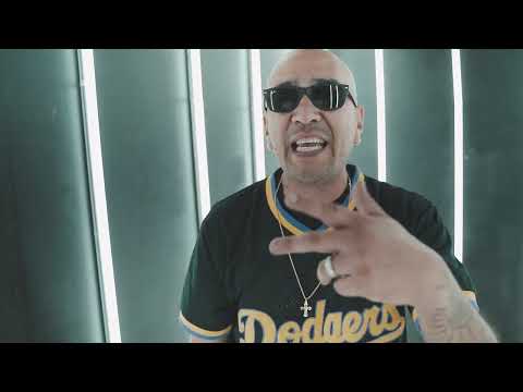 Solo Sinatra - All we do is smoke - Official Music Video