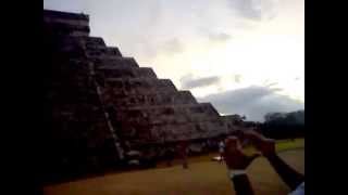 preview picture of video 'Acústica de la  Pirámide de Kukulcán en Chichen Itza'
