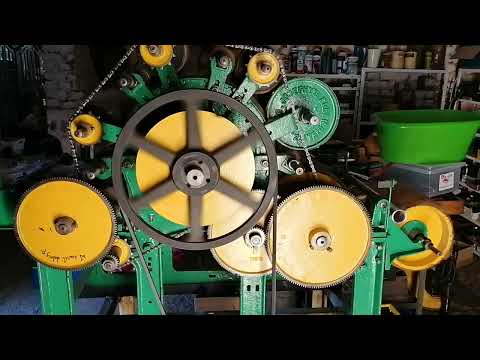 Alpakawolle kardieren mit einer historischen Kardiermaschine / carding machine aus Schlesien