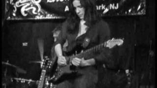 &quot;Down N&#39; Dirty&quot; Shannon McNally &amp; Hot Sauce