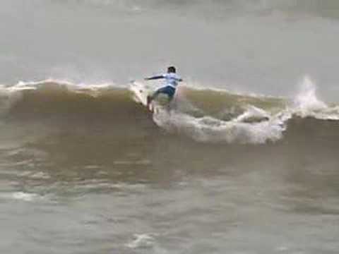 pourquoi il y a des vagues sur la mer